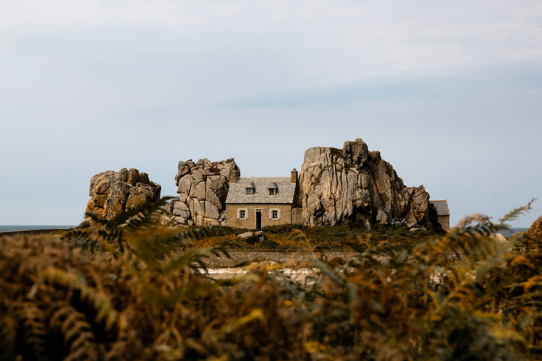 Maison ancienne en pierre avec sa toiture